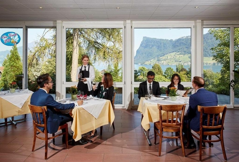 Gặp mặt đầu xuân với trường IMI, Thuỵ Sỹ - 2
Phòng ăn fine dining của sinh viên tại trường IMI, Thụy Sỹ