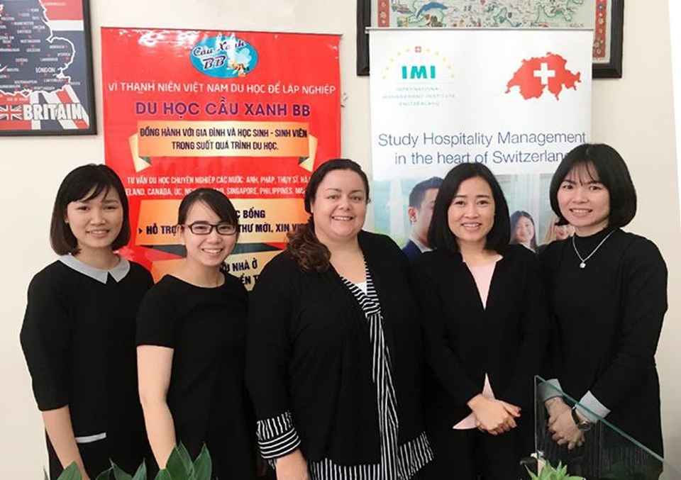 Gặp mặt đầu xuân với trường IMI, Thuỵ Sỹ - 3
Đại diện Cầu Xanh thường xuyên tới tận nơi thắt chặt hợp tác tại trường IMI nhằm hỗ trợ sinh viên du học Thụy Sỹ một cách tốt nhất