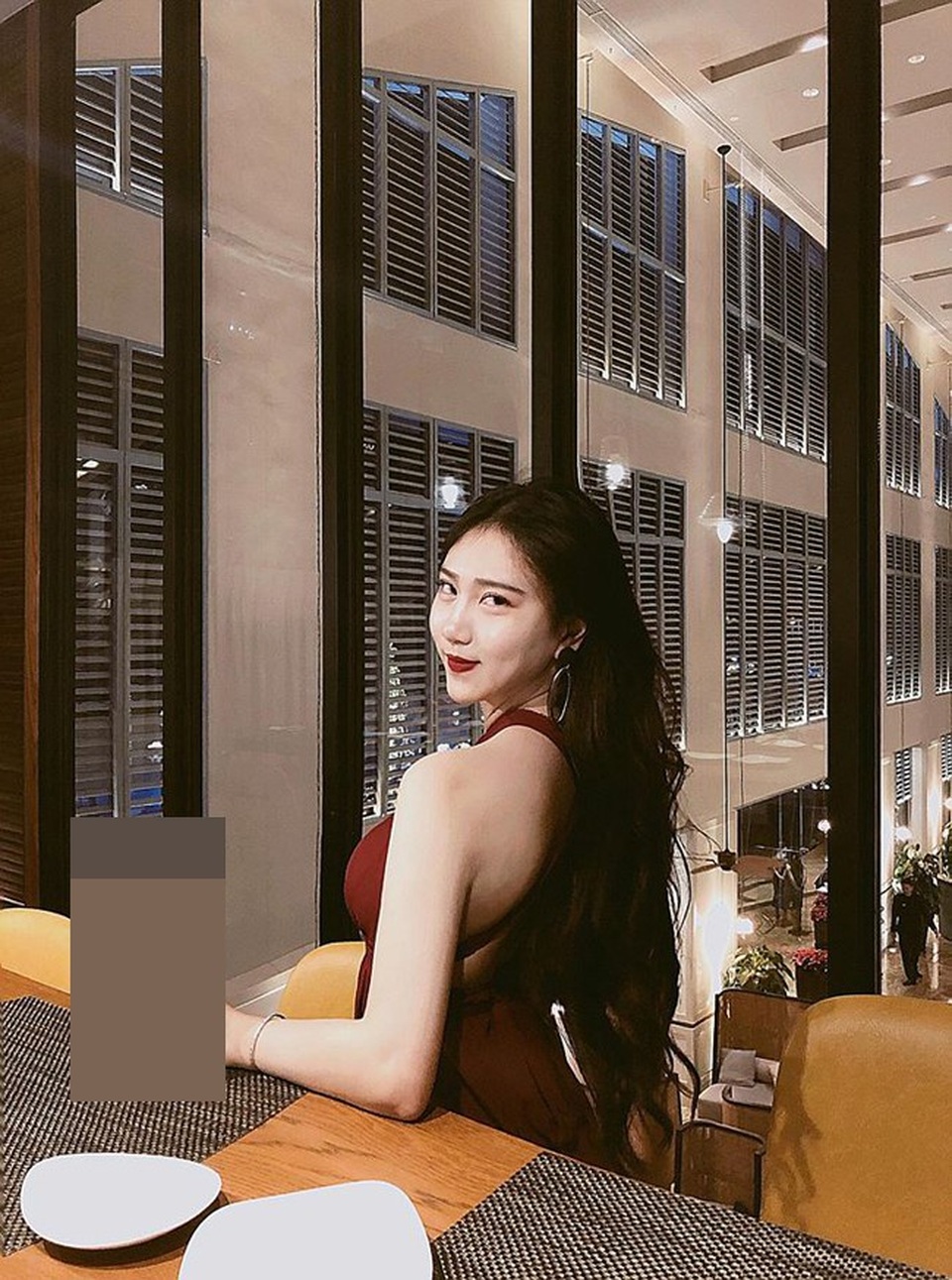 Hai nữ sinh gợi cảm khiến dân mạng "bần thần" mỗi lần đăng ảnh - 9
Gần đây, Ý Nhi còn bắt đầu kinh doanh riêng.