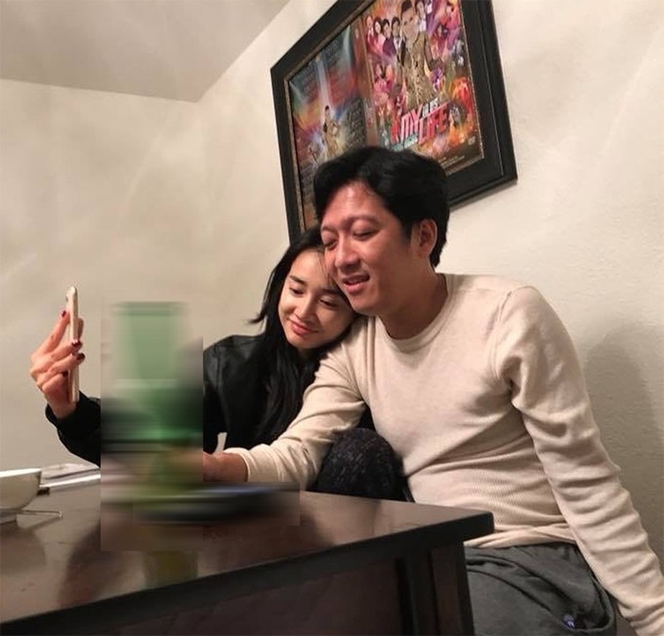 Trường Giang - Nhã Phương tái hợp; loạt sao Việt khoe ảnh vợ chồng ngọt ngào - 1 Mới đây, Trường Giang và Nhã Phương đã có chuyến đi lưu diễn tại Mỹ cùng nhau. Cả hai còn chụp ảnh thân thiết với nhau. Hình ảnh được lan truyền cho thấy cả hai đã tái hợp sau nhiều căng thẳng trước đó - xoá tan nghi ngờ tan vỡ.