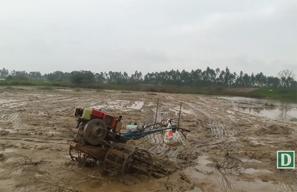 
“Hiện tại em đang bổ sung cho máy chế độ tăng giảm ga, giúp máy có thể tăng tốc độ ở chỗ nhiều bùn và giảm tốc độ ở khúc cua”, Đạt nói về việc sắp tới để hoàn thiện hơn bộ điều khiển.
