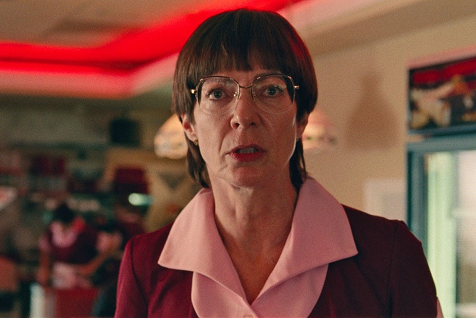 Người đẹp dập dìu khoe dáng trên thảm đỏ Oscar - 63
Allison Janney trong phim I, Tonya