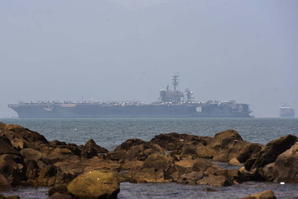 Tàu sân bay Mỹ đã vào vịnh Đà Nẵng - 5 Tàu sân bay Mỹ đã vào vịnh Đà Nẵng - 5