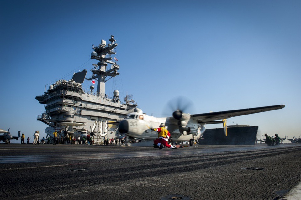 Máy bay vận tải “Ngựa thồ” trên tàu sân bay Mỹ thăm Việt Nam - 7
Tàu sân bay USS Carl Vinson được biên chế 2-4 máy bay vận tải C-2A Greyhound.