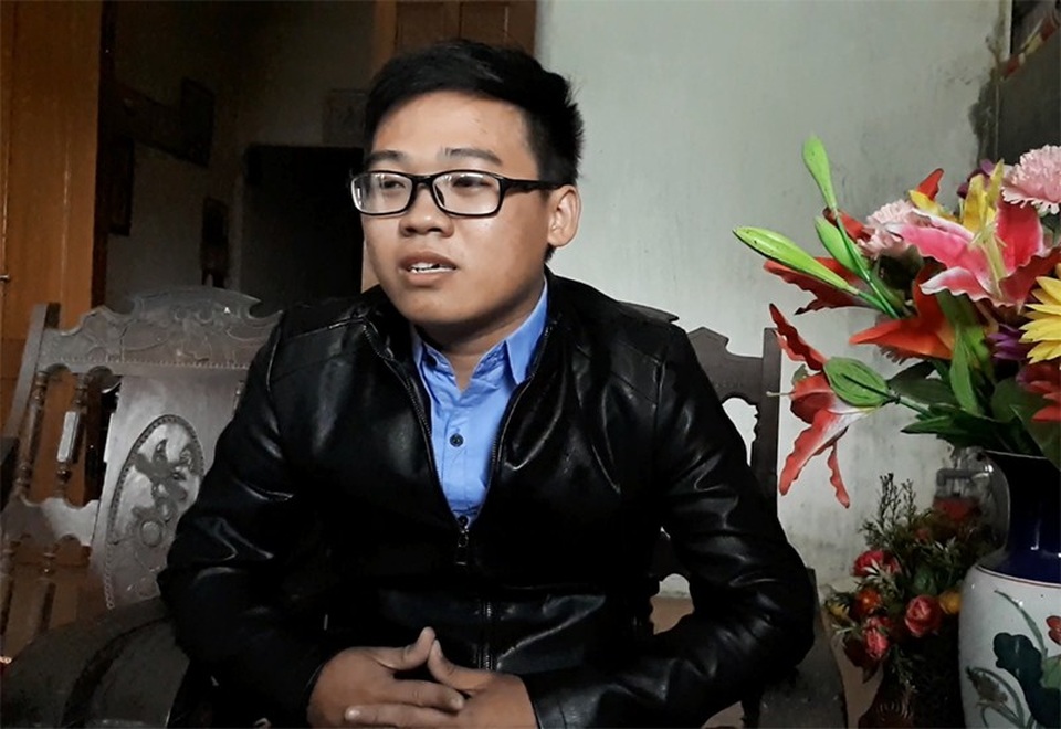 Đạt sinh ra trong gia đình thuần nông, cuộc sống khó khăn, vất vả nên bố mẹ gửi em cho ông bà ngoại nuôi để bôn ba kiếm sống. Những năm học trung học phổ thông, dù sống trong nghèo khó nhưng Đạt luôn cố gắng học tập và chăm chỉ đỡ đần ông bà trong việc đồng áng.