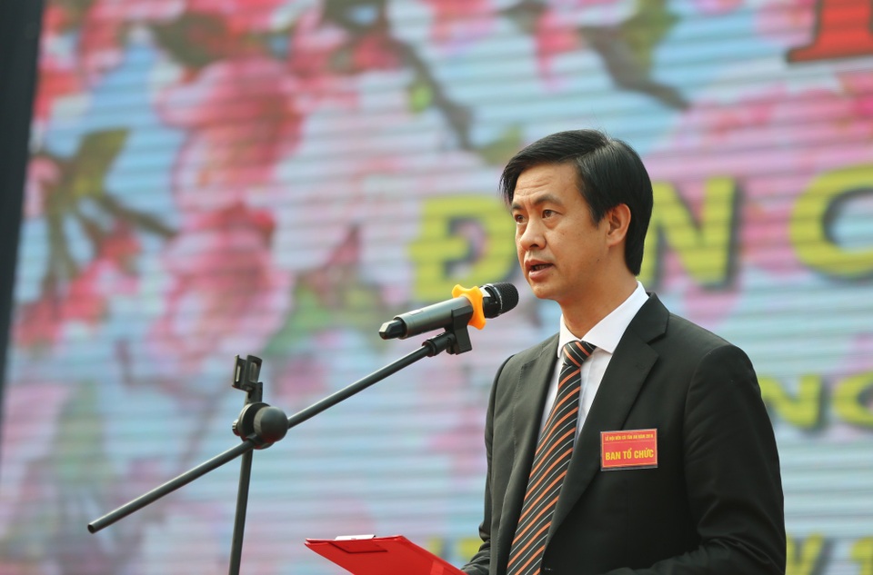 Trình diễn thực hành nghi thức hầu đồng trong khai hội Đền Cô - Lào Cai - 3 Trình diễn thực hành nghi thức hầu đồng trong khai hội Đền Cô - Lào Cai - 3