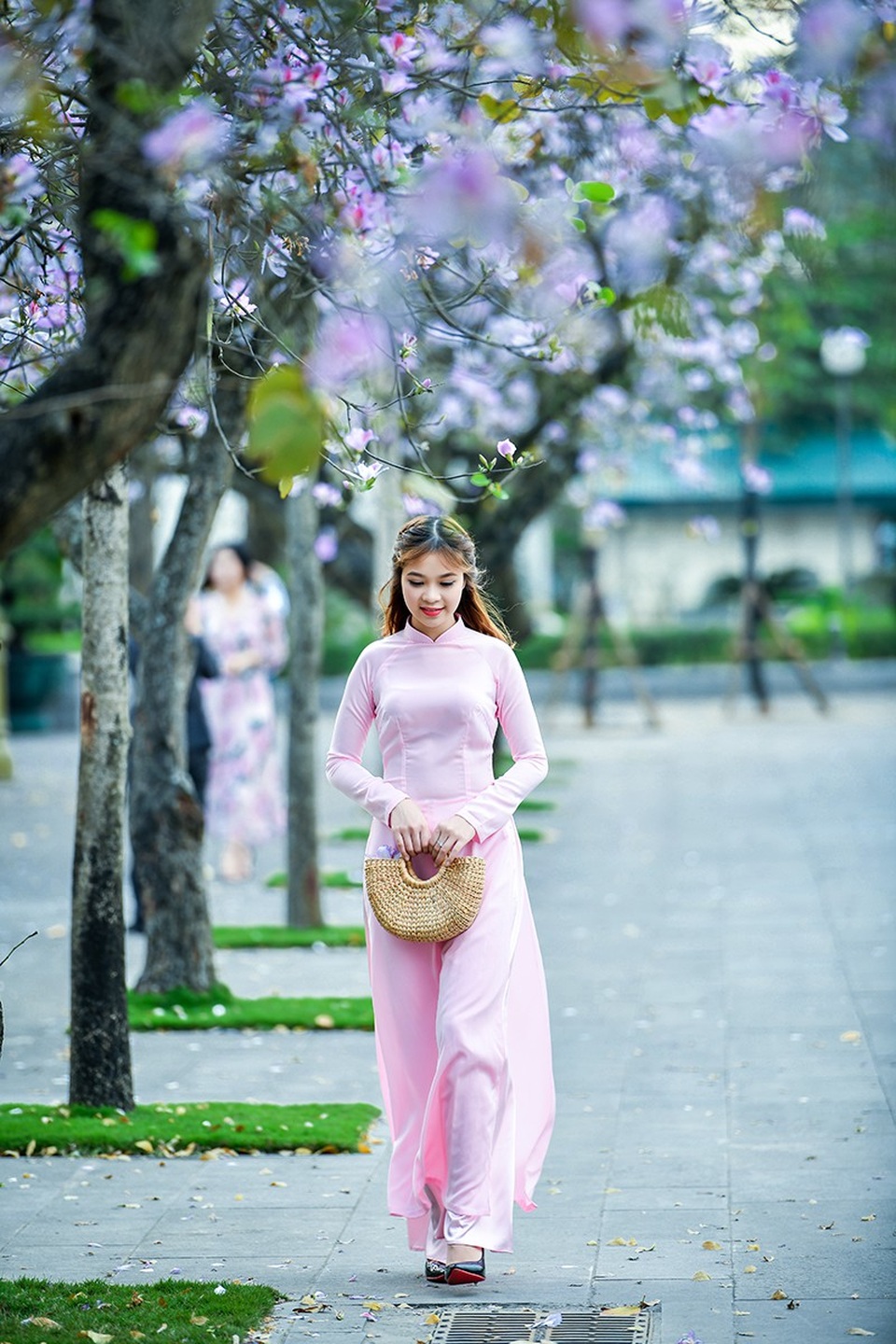 Nữ sinh 9X bên sắc tím hoa ban giữa lòng Thủ đô - 10