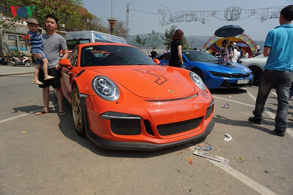 Mới đầu tháng, công ty nhà Cường Đôla “bốc hơi” 220 tỷ đồng - 1 Chiếc Porsche GT3 RS do doanh nhân Quốc Cường cầm lái trong hành trình Car & Passion ngày 4/3 (ảnh: VOV)