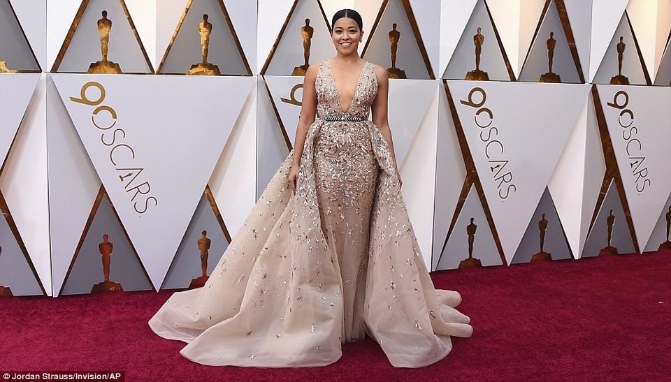 Người đẹp dập dìu khoe dáng trên thảm đỏ Oscar - 19
Sao phim Jane The Virgin - Gina Rodriguez