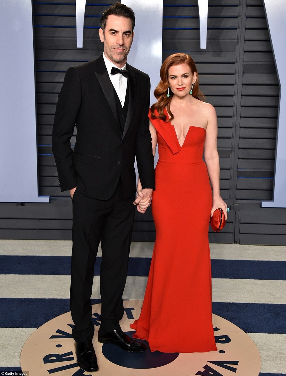 Choáng váng với người đẹp phô trọn "vòng một" trong tiệc Oscar - 14
Sacha Baron Cohen và vợ Isla Fisher