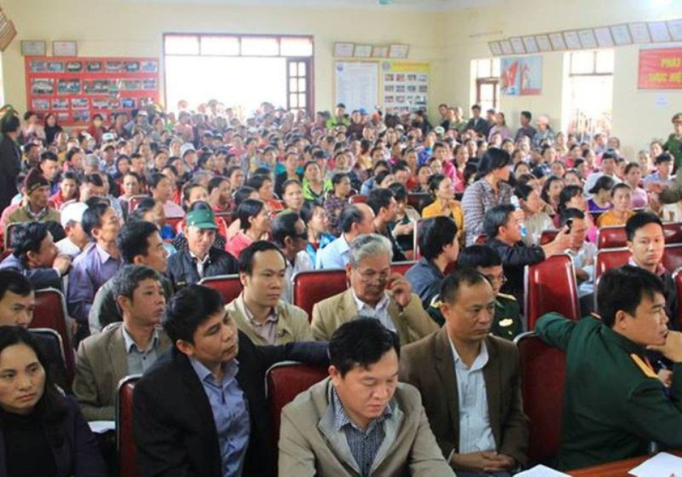 Chủ tịch Thanh Hóa yêu cầu điều tra các đối tượng ném chất bẩn vào nhà dân - 1 Cuối tháng 11/2017, Chủ tịch UBND tỉnh Thanh Hóa đã đối thoại với người dân địa phương và chỉ ra nhiều tồn tại, hạn chế của các đơn vị liên quan