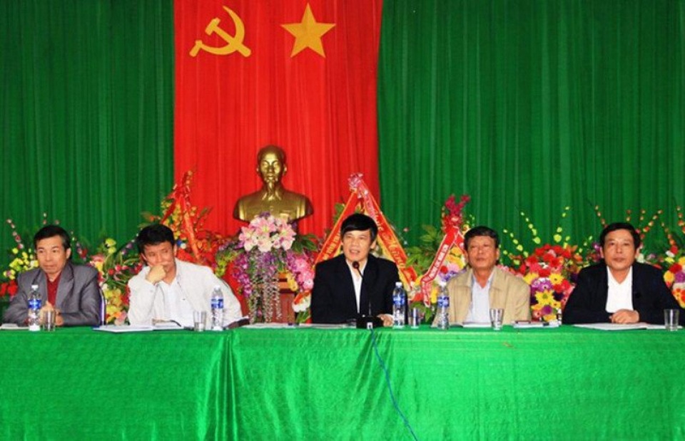 Chủ tịch Thanh Hóa yêu cầu điều tra các đối tượng ném chất bẩn vào nhà dân - 2
Chủ tịch UBND tỉnh Thanh Hóa Nguyễn Đình Xứng yêu cầu các đơn vị chức năng nghiên cứu xem xét điều tra đối với các đối tượng ném chất bẩn vào nhà dân