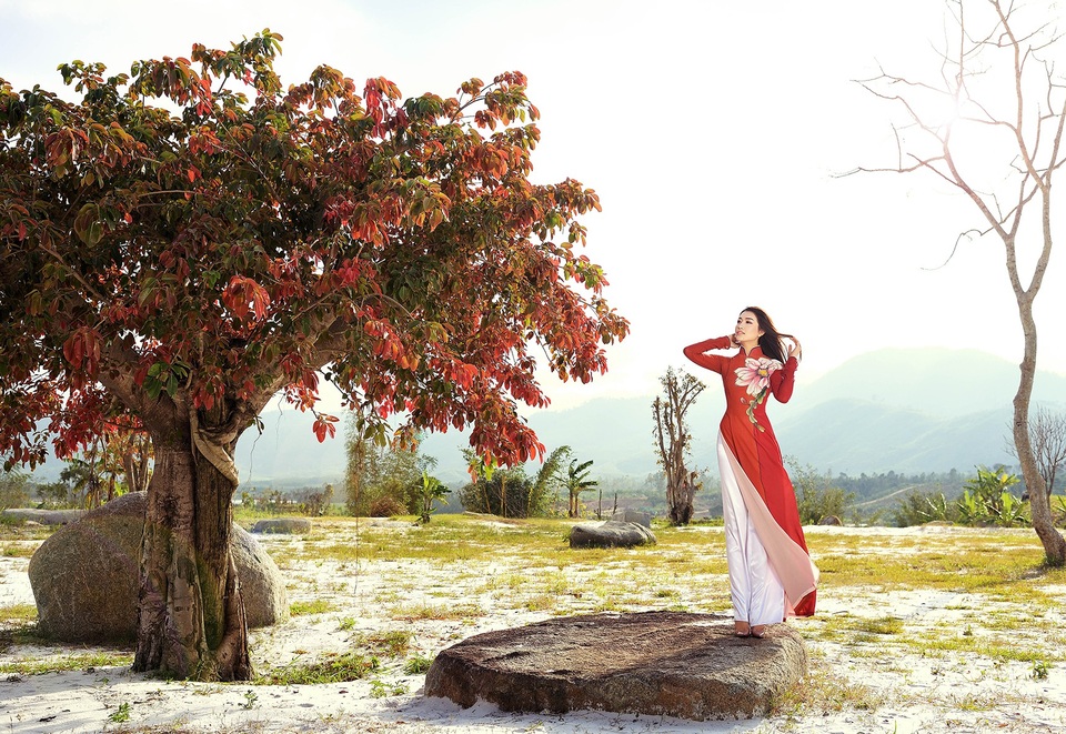 Lệ Hằng, Lan Hương diện áo dài đẹp “hút hồn” trước thềm 8/3 - 8 Lệ Hằng, Lan Hương diện áo dài đẹp “hút hồn” trước thềm 8/3 - 8