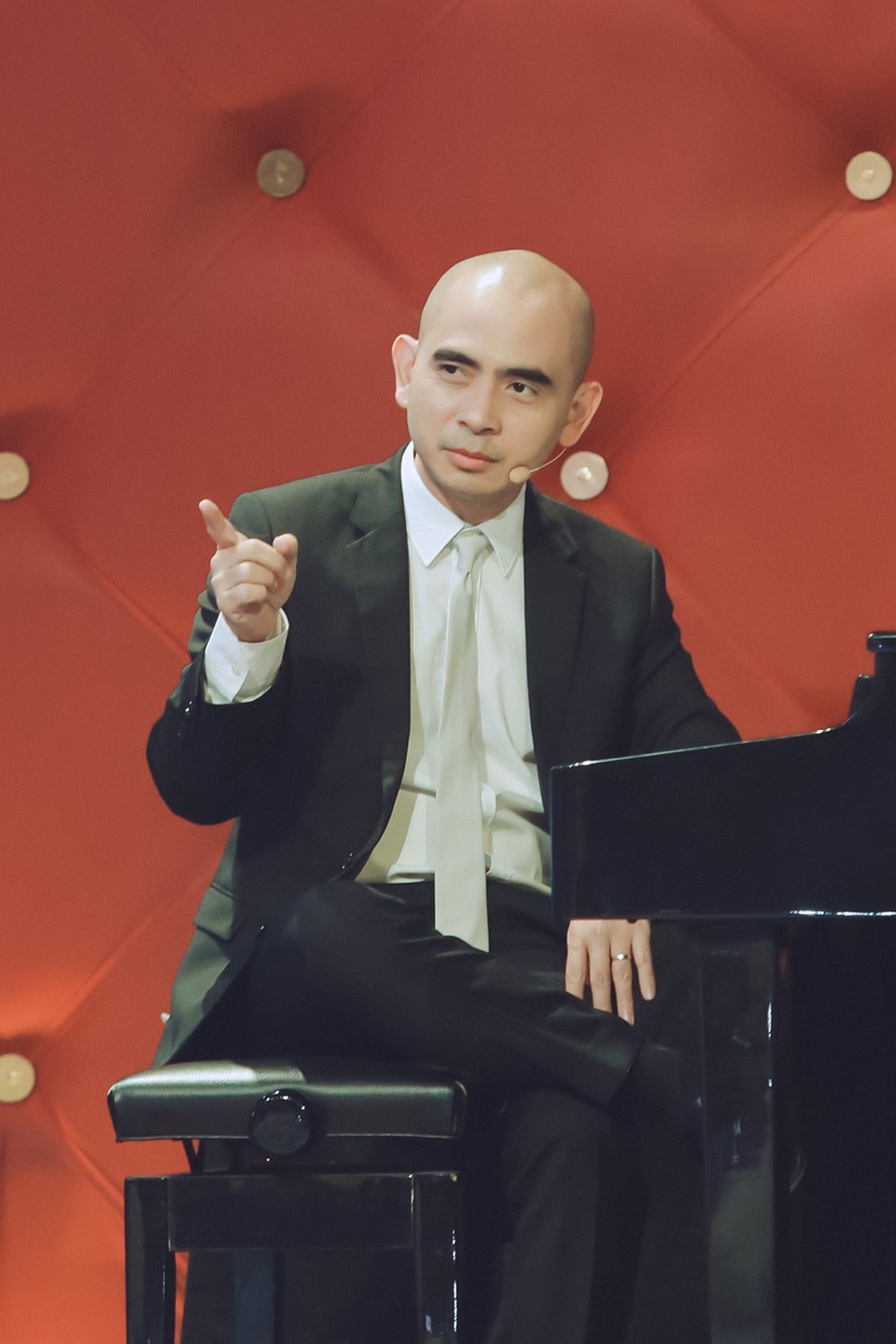 “Cô gái nghìn đô” “vạch mặt” cách “yêu bất chấp” của Trấn Thành, Đức Trí - 2 Nhạc sĩ Đức Trí có quan điểm tình yêu và cách chinh phục một nửa khác biệt. Trước một mỹ nhân đẹp, anh cho biết, sẽ không ngại hỏi: “Vườn hồng đã có ai vào hay chưa?... Vườn hồng không có lối nhưng tôi vẫn vào!”