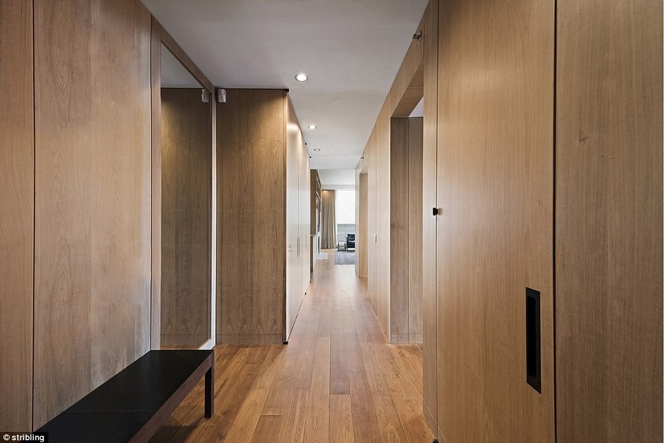 
Nội thất gỗ trong nhà rất sang trọng
