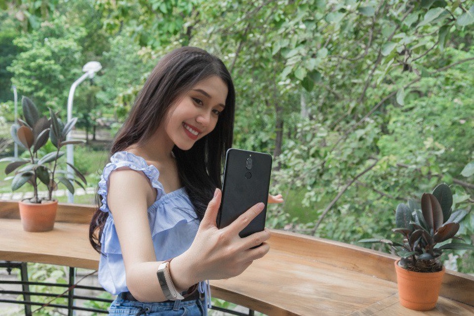 Vì sao Huawei nova 2i lại thích hợp để làm quà ngày 8/3 - 1 Vì sao Huawei nova 2i lại thích hợp để làm quà ngày 8/3 - 1