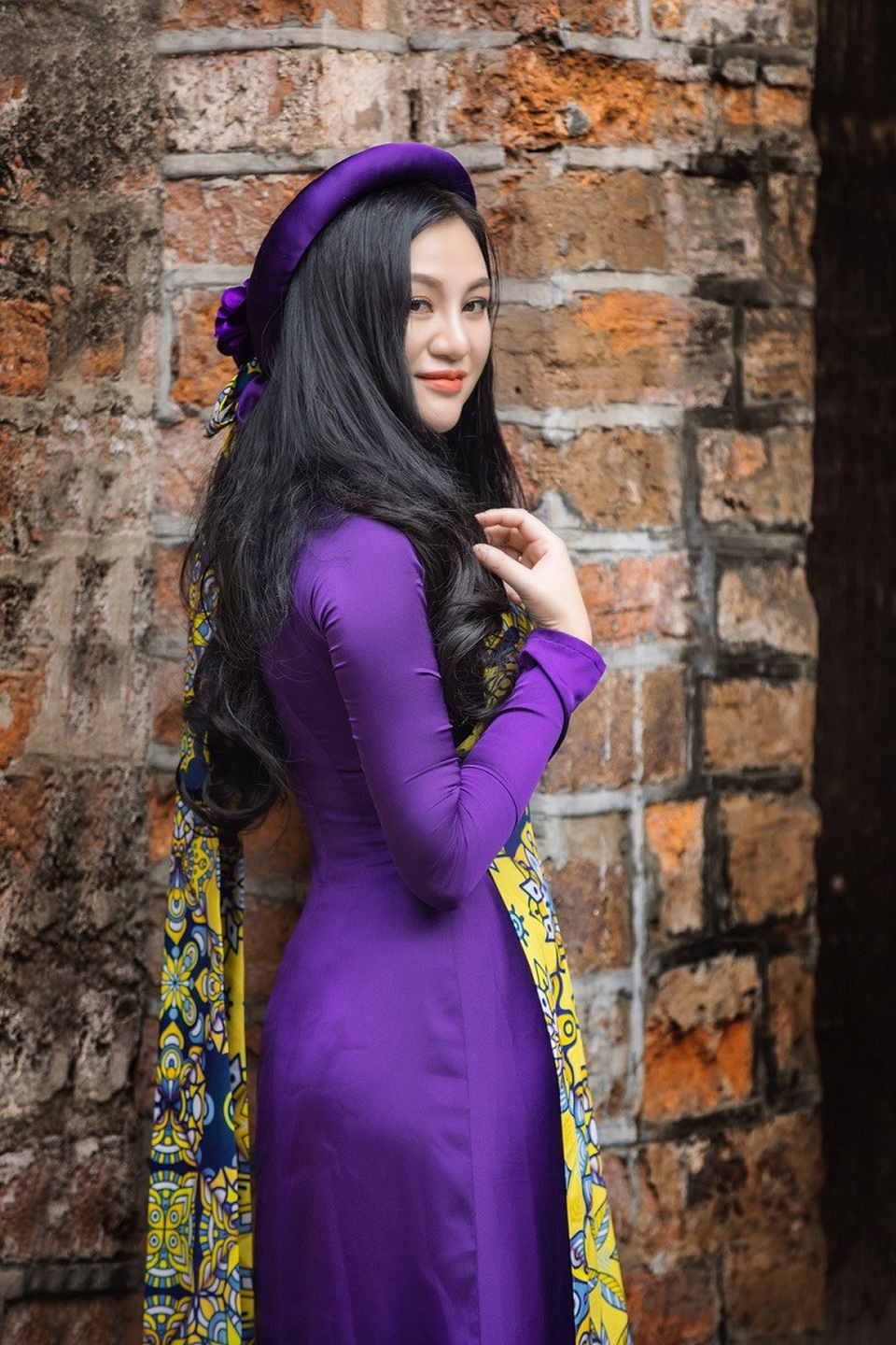 Hoa hậu Trần Huyền Nhung ngọt dịu dàng sắc tím trong lòng phố cổ Hà Nội - 2 Hoa hậu Trần Huyền Nhung ngọt dịu dàng sắc tím trong lòng phố cổ Hà Nội - 2