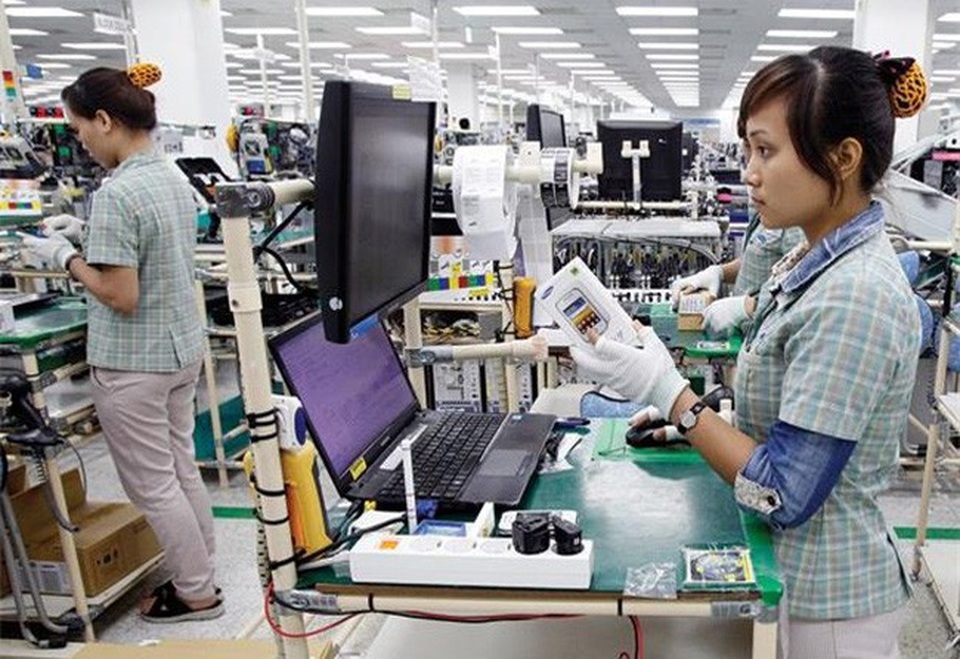 Sau tăng lương, doanh nghiệp phải "gánh" thêm tiền bảo hiểm và công đoàn - 1 Bộ Kế hoạch đánh giá 3 tác động không tốt của tăng lương đối với doanh nghiệp