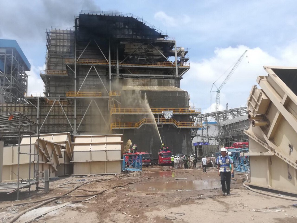 Hỏa hoạn tại Nhiệt điện Duyên Hải 3 mở rộng: Không thiệt hại về người - 1
Hiện trưởng vụ cháy. Ảnh: Hà Việt