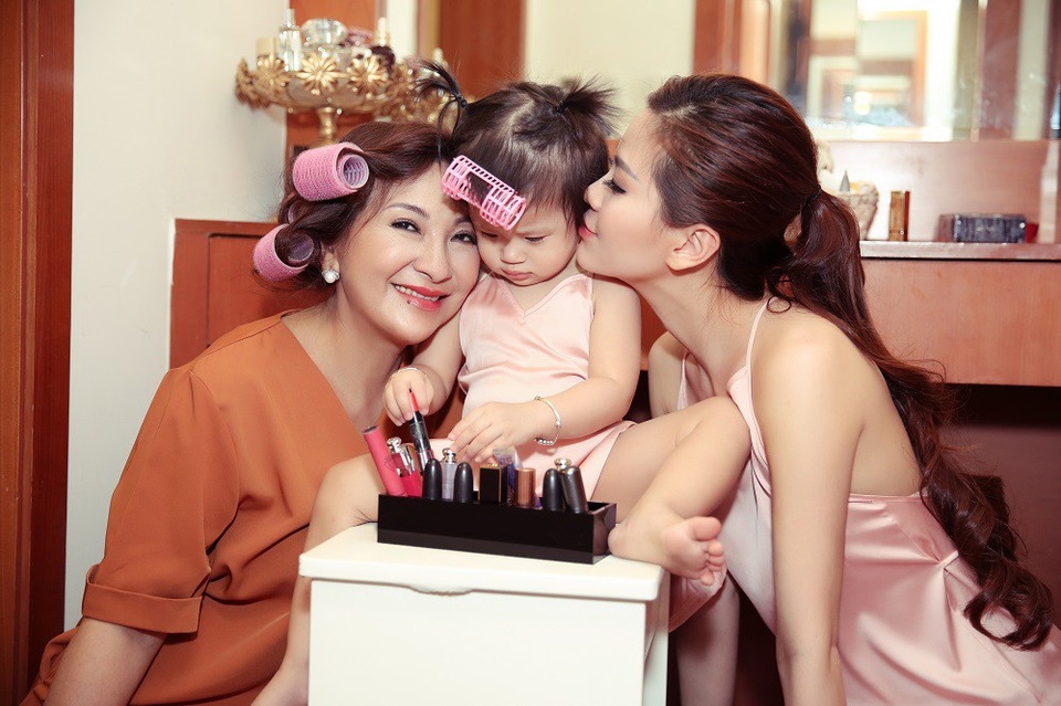 3 thế hệ gia đình Á hậu Diễm Trang.