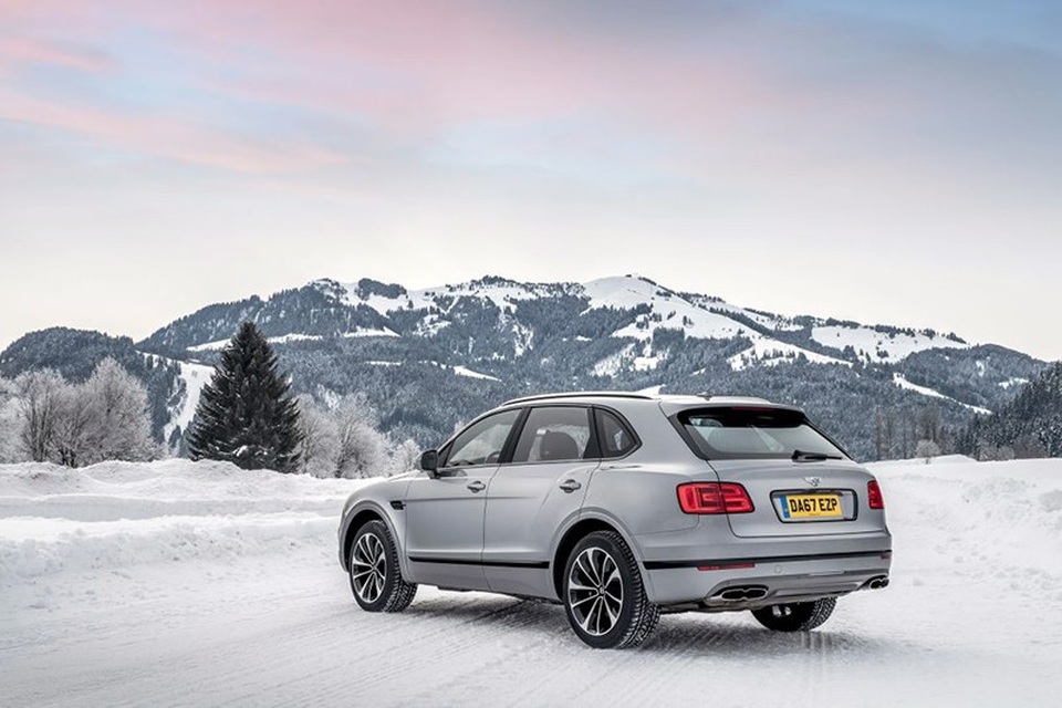 Bentley Bentayga chính thức “mượn” động cơ của Porsche Cayenne Turbo - 5 Bentley Bentayga chính thức “mượn” động cơ của Porsche Cayenne Turbo - 5