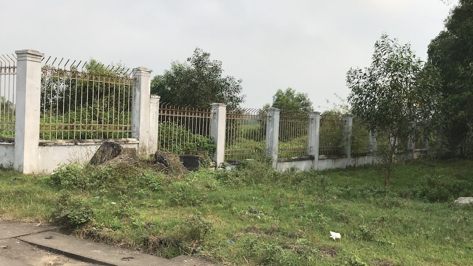 Sau vụ người tâm thần "đột nhập" máy bay: Lắp thêm chốt kiểm soát trên cao - 3 Hàng rào sân bay quốc tế Vinh.