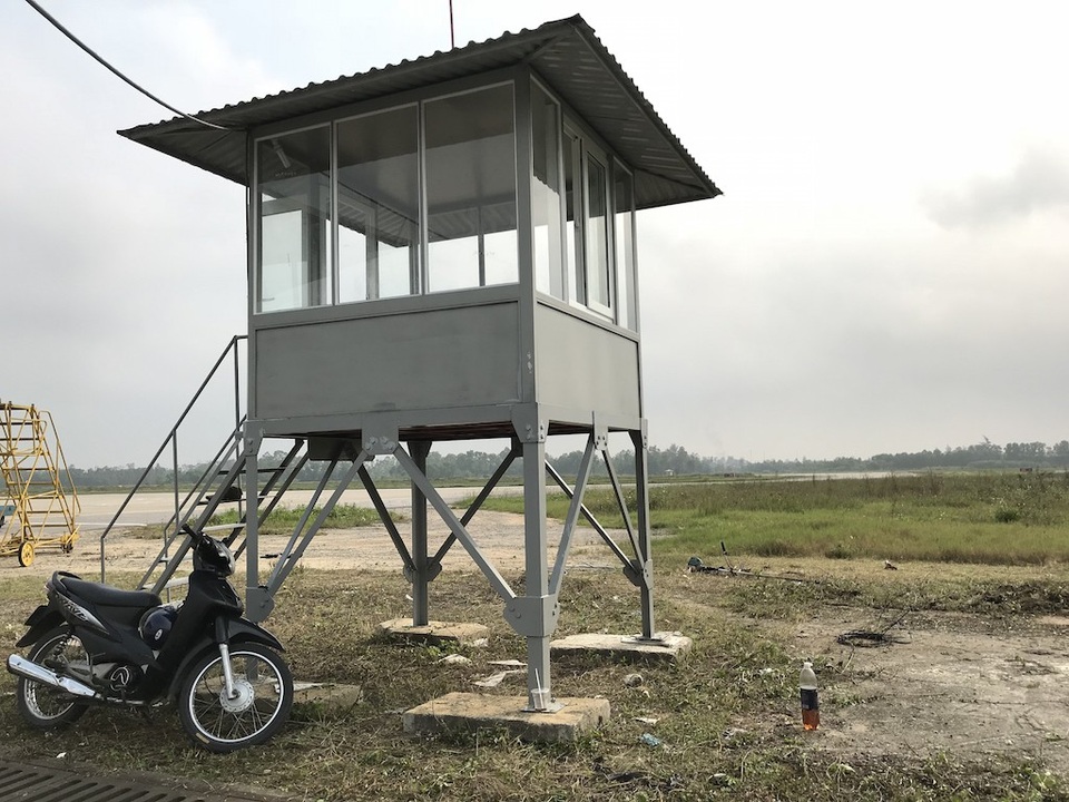 Sau vụ người tâm thần "đột nhập" máy bay: Lắp thêm chốt kiểm soát trên cao - 5
Chốt an ninh được lập để kiểm soát.