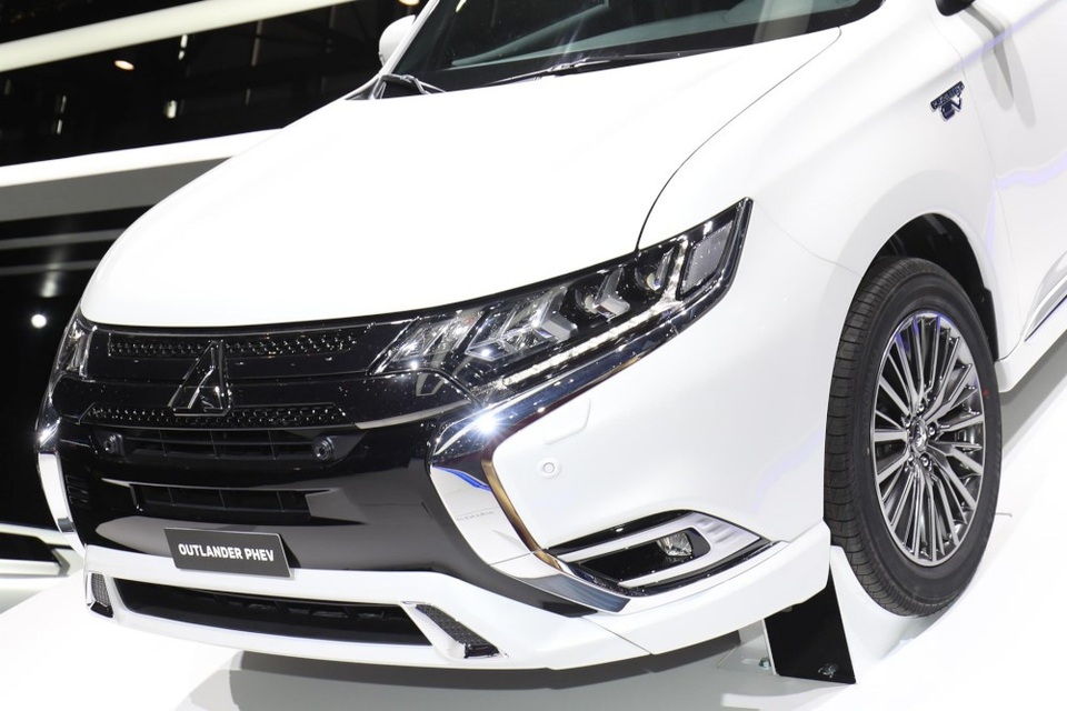Mitsubishi Outlander PHEV có động cơ mới - 3 Mitsubishi Outlander PHEV có động cơ mới - 3