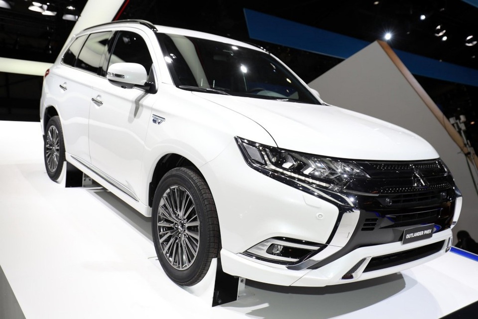 Mitsubishi Outlander PHEV có động cơ mới - 5 Mitsubishi Outlander PHEV có động cơ mới - 5