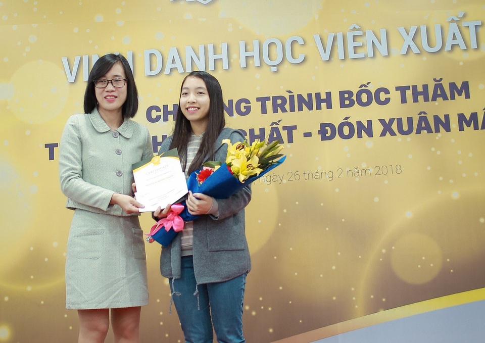 Hành trình “hóa thiên nga” với IELTS 7.5 của cô gái mang vóc dáng nhỏ bé - 2
Nụ cười rạng rỡ của Minh Ngọc trong lễ Vinh danh học viên xuất sắc tại Scots English Australia.