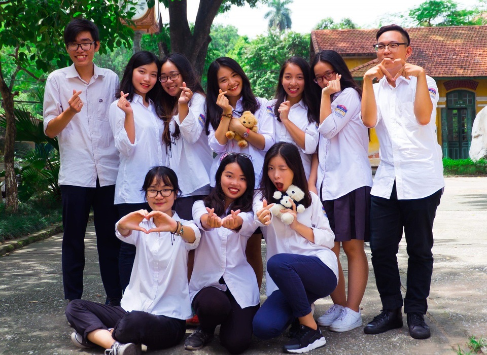Hành trình “hóa thiên nga” với IELTS 7.5 của cô gái mang vóc dáng nhỏ bé - 3
Minh Ngọc (hàng trên, thứ ba từ phải sang) giờ đây đã tự tin để thực hiện những ước mơ còn dang dở bấy lâu.