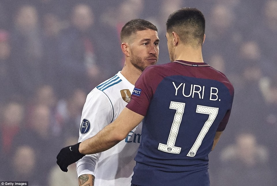 Những khoảnh khắc Real Madrid hạ đo ván PSG tại nước Pháp - 18
Ramos và Yuri trong tình huống va chạm trên sân