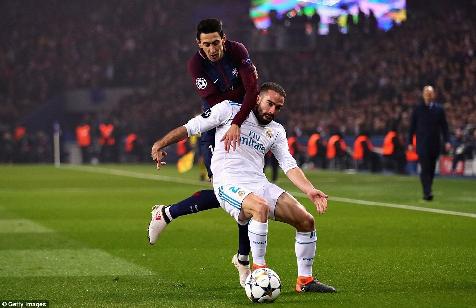 Những khoảnh khắc Real Madrid hạ đo ván PSG tại nước Pháp - 10
Di Maria trong tình huống không thể vượt qua hậu vệ phải Carvajal