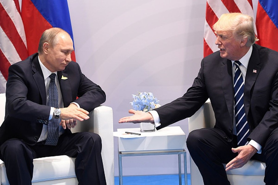 "Vũ khí" tái tranh cử của Tổng thống Putin trước giờ G - 2 Tổng thống Putin và Tổng thống Mỹ Donald Trump hội đàm tại Đức năm 2017 (Ảnh: AFP)