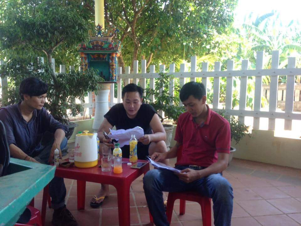 Đất lửa Quảng Trị đẹp “ngất ngây” trong phim ngắn của 9X làm về quê hương - 2 3 bạn trẻ Cường, Anh và Ánh đang lên kế hoạch thực hiện clip.