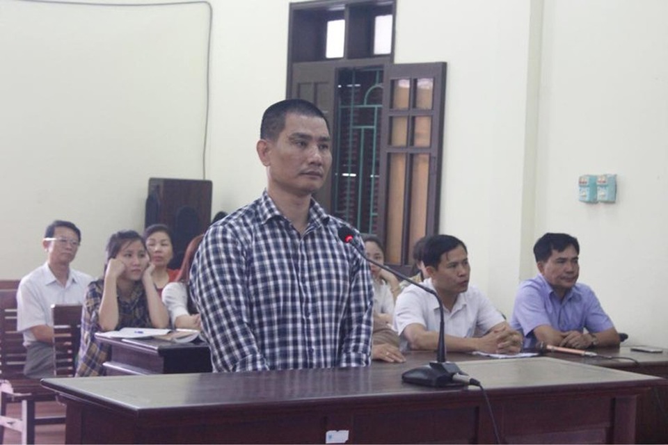 Tài xế vung cùi chỏ với CSGT bị phạt 7 tháng tù treo - 1 Tài xế vung cùi chỏ với CSGT bị phạt 7 tháng tù treo - 1