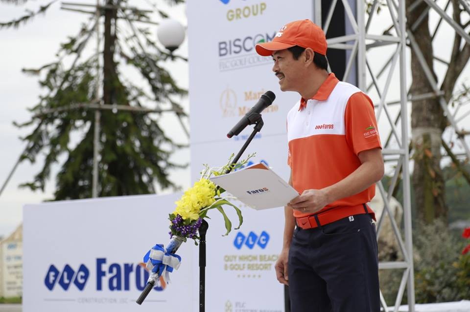 1400 golfer hào hứng chinh phục giải FLC Faros Golf Tournament 2018 - 2
Ông Đỗ Như Tuấn – Phó chủ tịch HĐQT Công ty cổ phần xây dựng FLC Faros phát biểu khai mạc giải đấu.