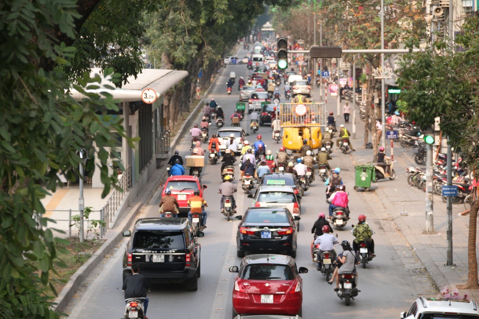 Hà Nội: Một ngày hỗn loạn của buýt nhanh BRT - 10 Hà Nội: Một ngày hỗn loạn của buýt nhanh BRT - 10