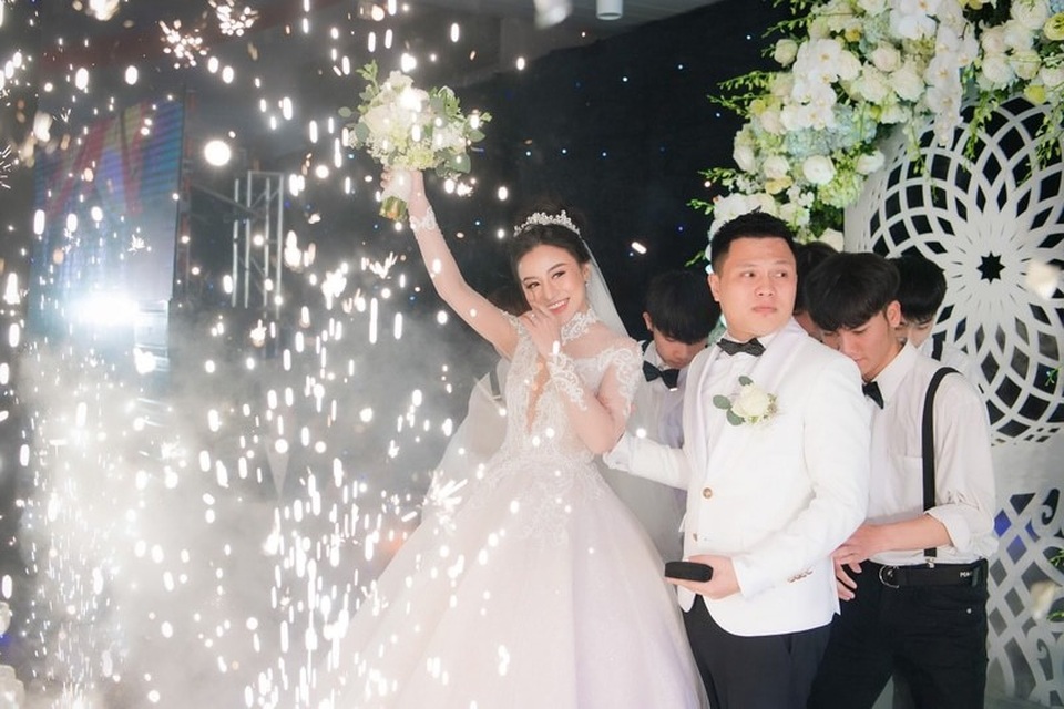 Chuyện tình lãng mạn "quen nhau từ bé, trúng sét ái tình khi lớn" của cặp đôi Hà Tĩnh - 5 Chuyện tình lãng mạn "quen nhau từ bé, trúng sét ái tình khi lớn" của cặp đôi Hà Tĩnh - 5