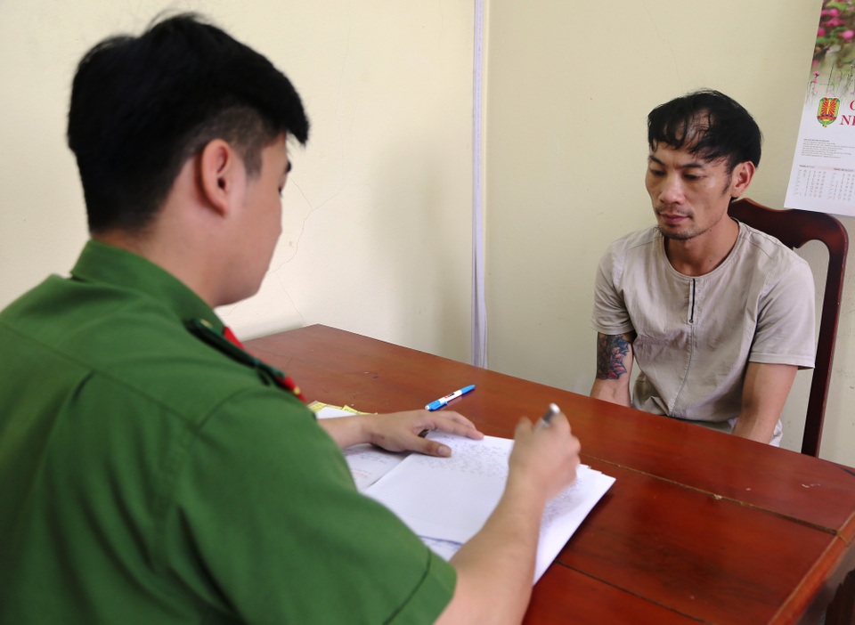 Ngáo đá dùng gậy đánh bố đẻ trọng thương - 1 Đối tượng Nguyễn Duy Thanh tại cơ quan công an
