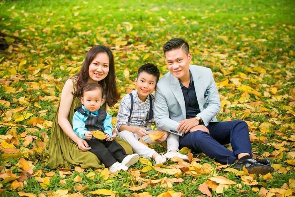 Chuyện về các bà vợ “không giống ai” của nhiều nghệ sĩ nổi tiếng đất Bắc - 2 Gia đình hạnh phúc của Hoàng Tùng - Kiều Ngân.