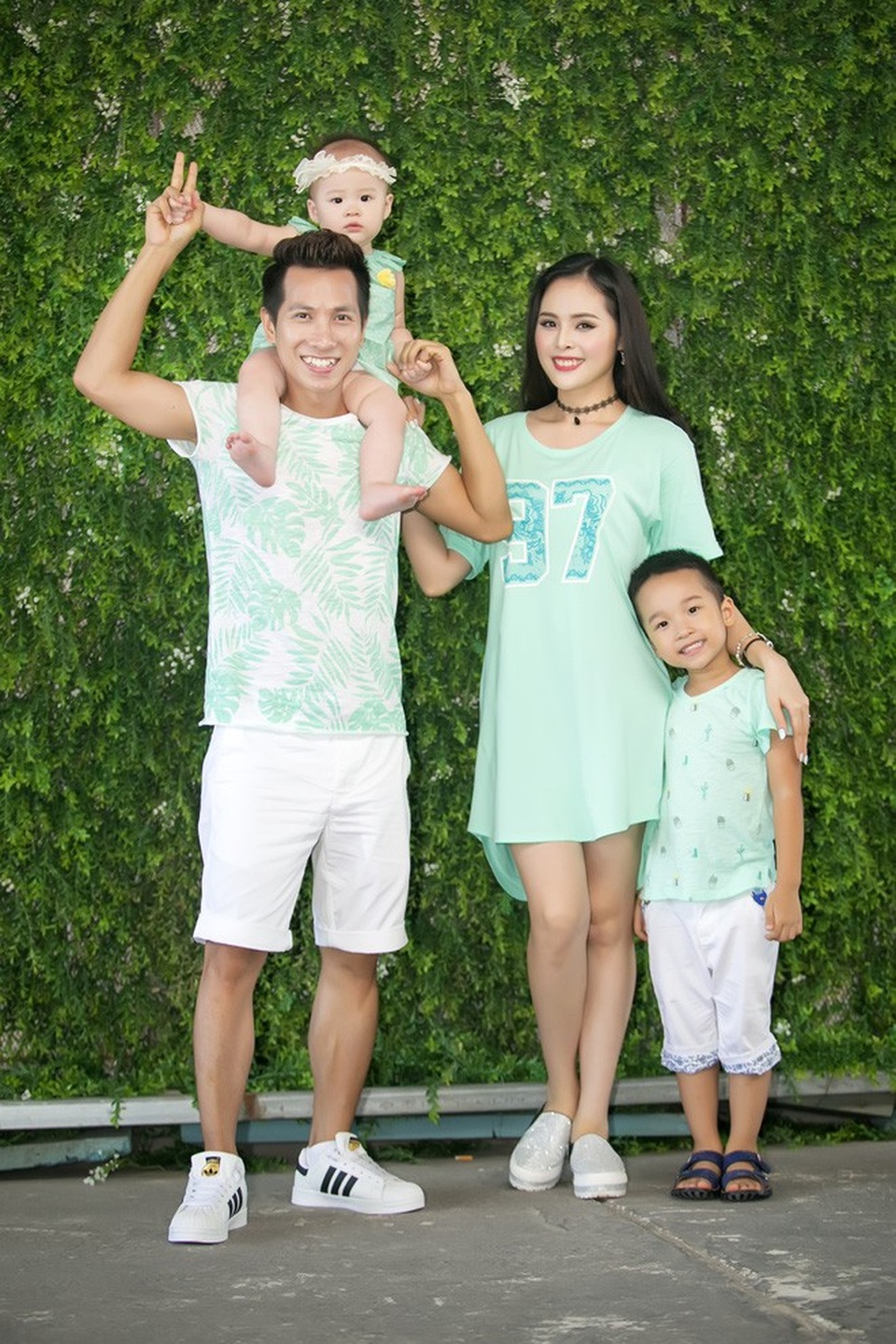 Chuyện về các bà vợ “không giống ai” của nhiều nghệ sĩ nổi tiếng đất Bắc - 4 Gia đình Lê Anh Dũng - Lê Trinh.