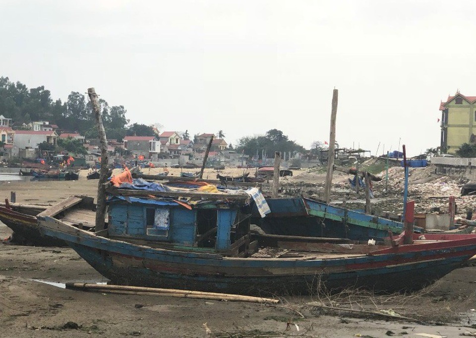 Hàng trăm tàu thuyền “phơi xác” trên bờ biển - 6 Những con tàu tàn tạ theo thời gian