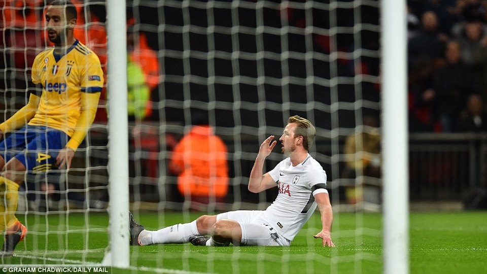Những khoảnh khắc Juventus nhấn chìm Tottenham tại Wembley - 22
Nỗi buồn của chân sút hàng đầu Harry Kane, Tottenham đã không thể làm nên lịch sử