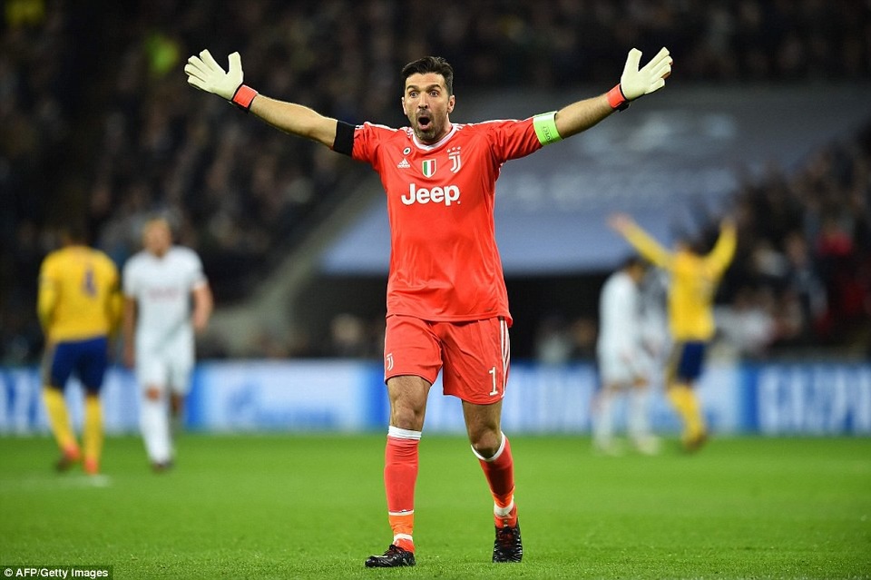 Những khoảnh khắc Juventus nhấn chìm Tottenham tại Wembley - 19
Thủ thành Buffon tiếp tục nuôi hy vọng giành chức vô địch Champions League trong sự nghiệp