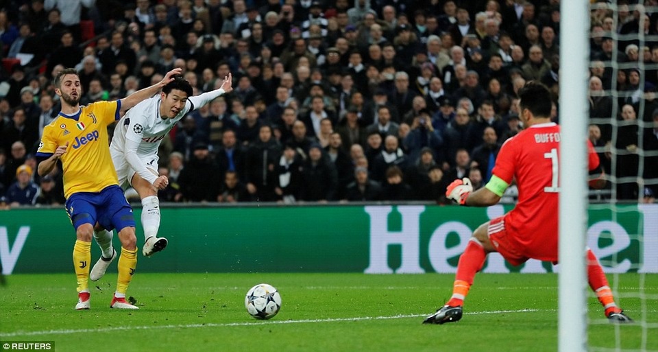 Những khoảnh khắc Juventus nhấn chìm Tottenham tại Wembley - 18
Tuy nhiên, Tottenham vẫn thua ngược 1-2 và bị loại. Juve vào tứ kết khi thắng 4-3 sau hai loạt trận