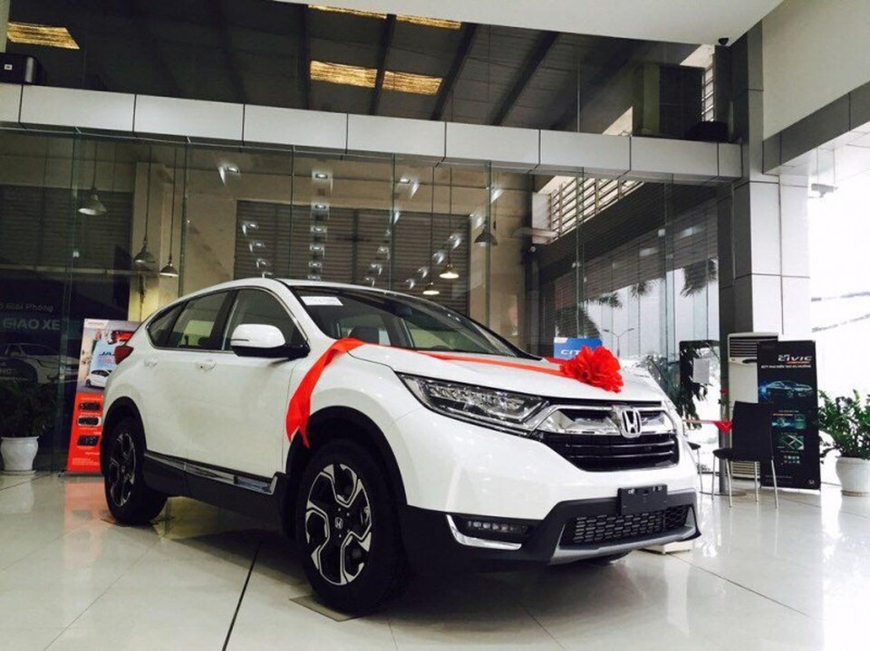 Ôtô miễn thuế về Việt Nam đắt hơn bao nhiêu so với Thái Lan? - 2
Honda CR-V tại Việt Nam sử dụng động cơ nhỏ, hưởng ưu đãi thuế tiêu thụ đặc biệt và thuế nhập khẩu
