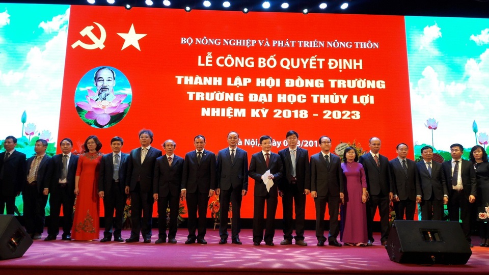 Trường Đại học Thủy lợi có hiệu trưởng mới - 2
Ra mắt Hội Đồng trường Thủy lợi Khóa III