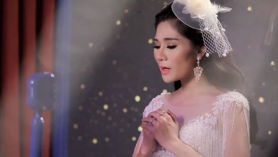 Ca sĩ Thu Trang bất ngờ trở lại sau thời gian dài “mất tích” - 4 Ca sĩ Thu Trang bất ngờ trở lại sau thời gian dài “mất tích” - 4