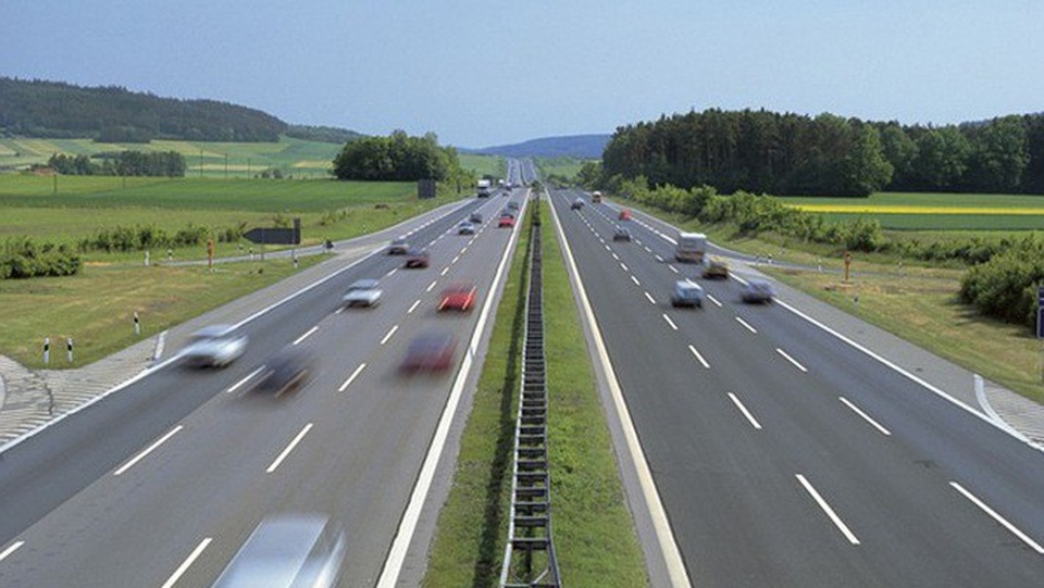 Vì sao mãi chưa làm được 1 km đường cao tốc mẫu xem "đắt" hay "rẻ"? - 1 Chuyên gia cho rằng nếu muốn tính bình quân 1km đường thì nên căn cứ vào nhiều các dự án khác nhau mang tính đại diện.